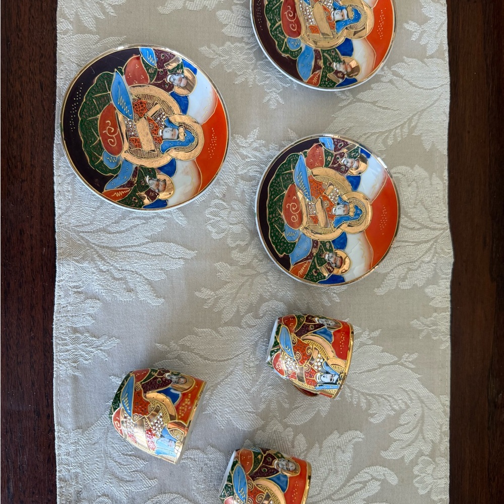 Japanese Satsuma moriage porcelain teacup and saucer set (three each)